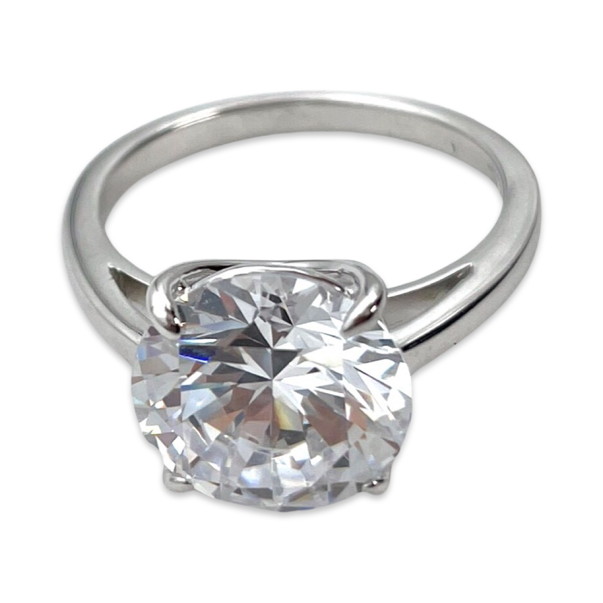 Classic Round Cut Engagement Ring