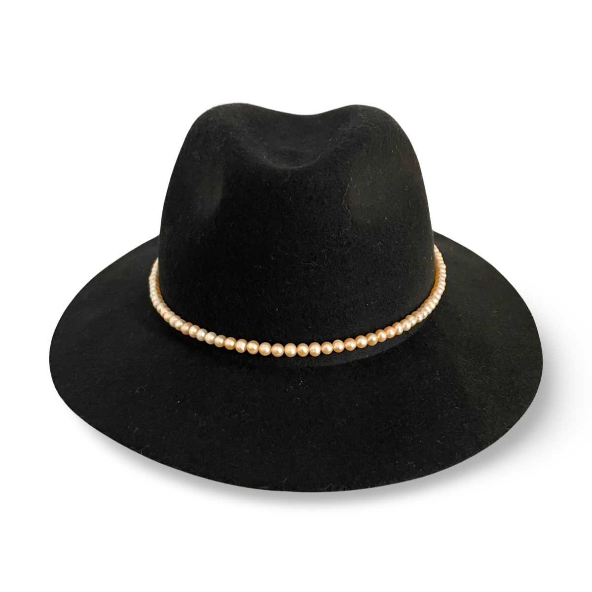 Pearl hat beads with silver details