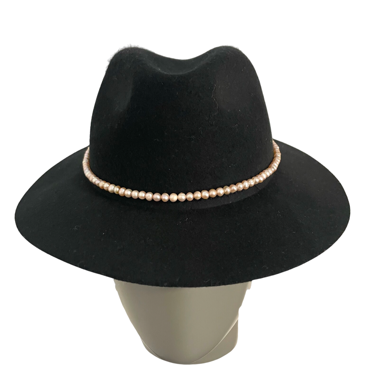 Pearl hat beads with silver details