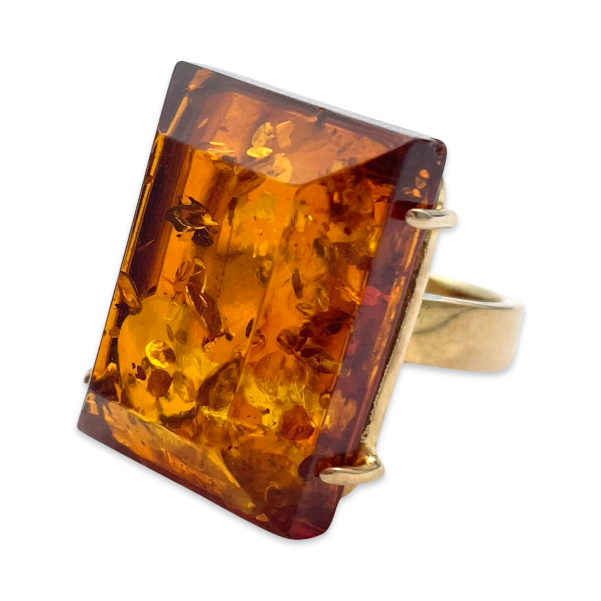 Gilded ring with faceted amber