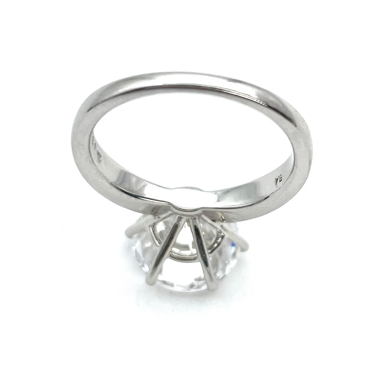 Classic Round Cut Engagement Ring