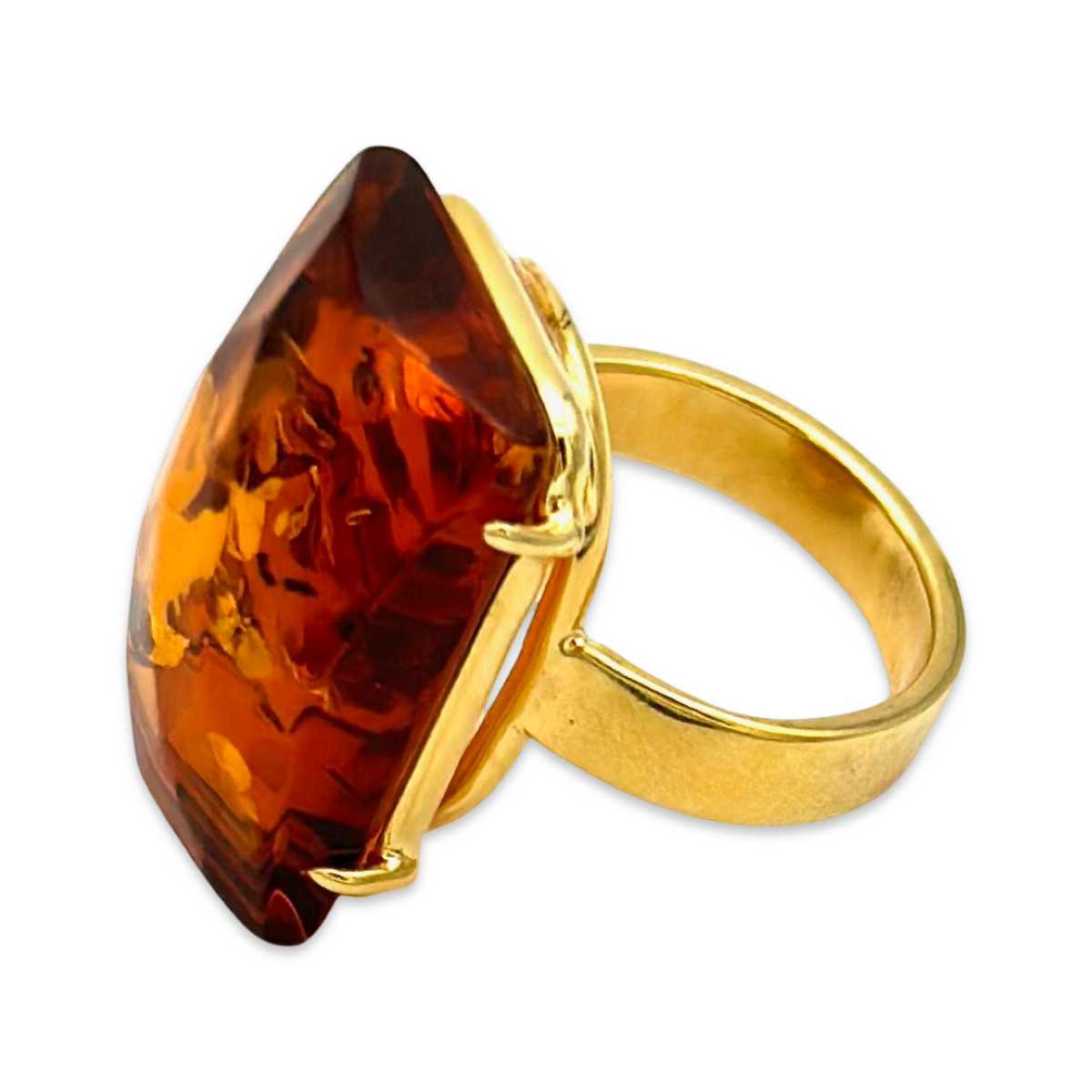 Gilded ring with faceted amber