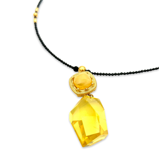 Amber pendant necklace