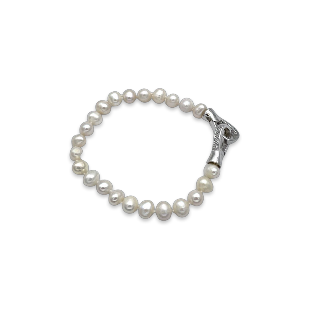 Pearl bracelet with silver